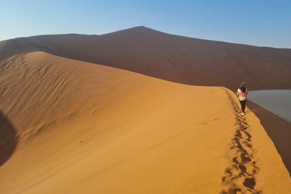 POTOVANJE V NAMIBIJO ali KAKO JE POGLAVAR IZBIRAL SVOJO ČETRTO ŽENO