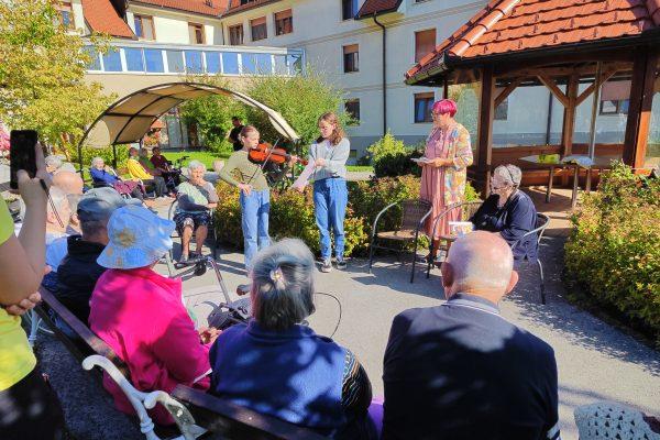 S stanovalci Zavoda sv. Terezije smo gostili pesnico Stanko  Mihelič