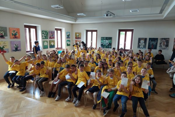 Sprejem drugošolcev med bralce v Grosuplju