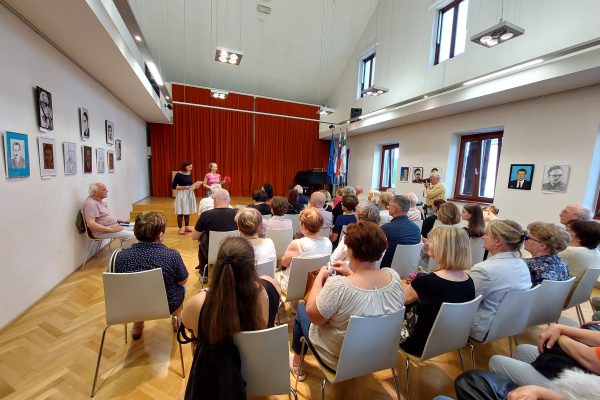“NAŠI POMEMBNI LJUDJE”: Portreti znanih Grosupeljčanov v Mestni knjižnici Grosuplje